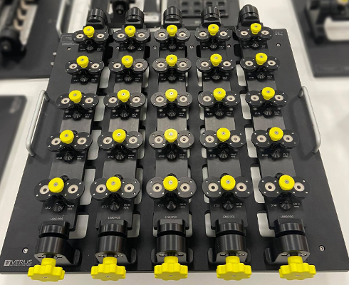 Een 48-stations opspanning op maat van Verus om zachte rubberen componenten te meten