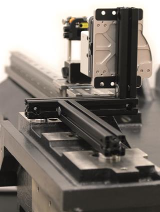 XK10 lasersysteem voor uitlijning op gegoten machinedeel